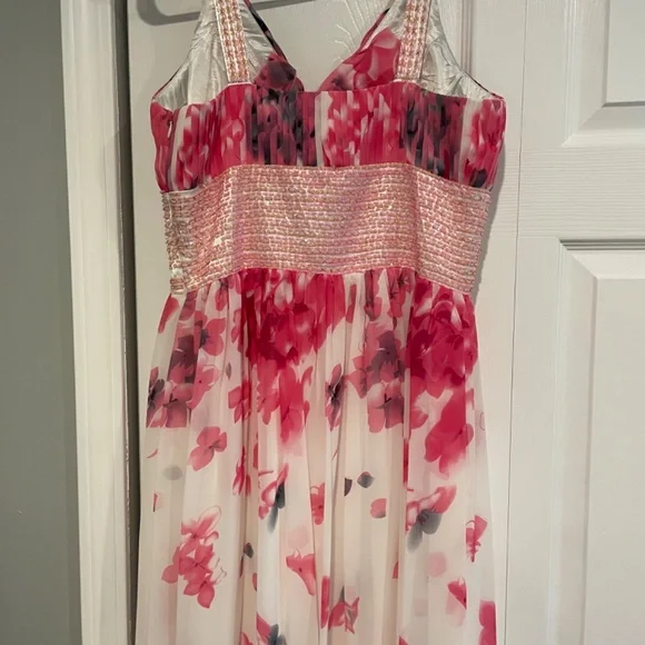 Dress - Picture 4 of 8